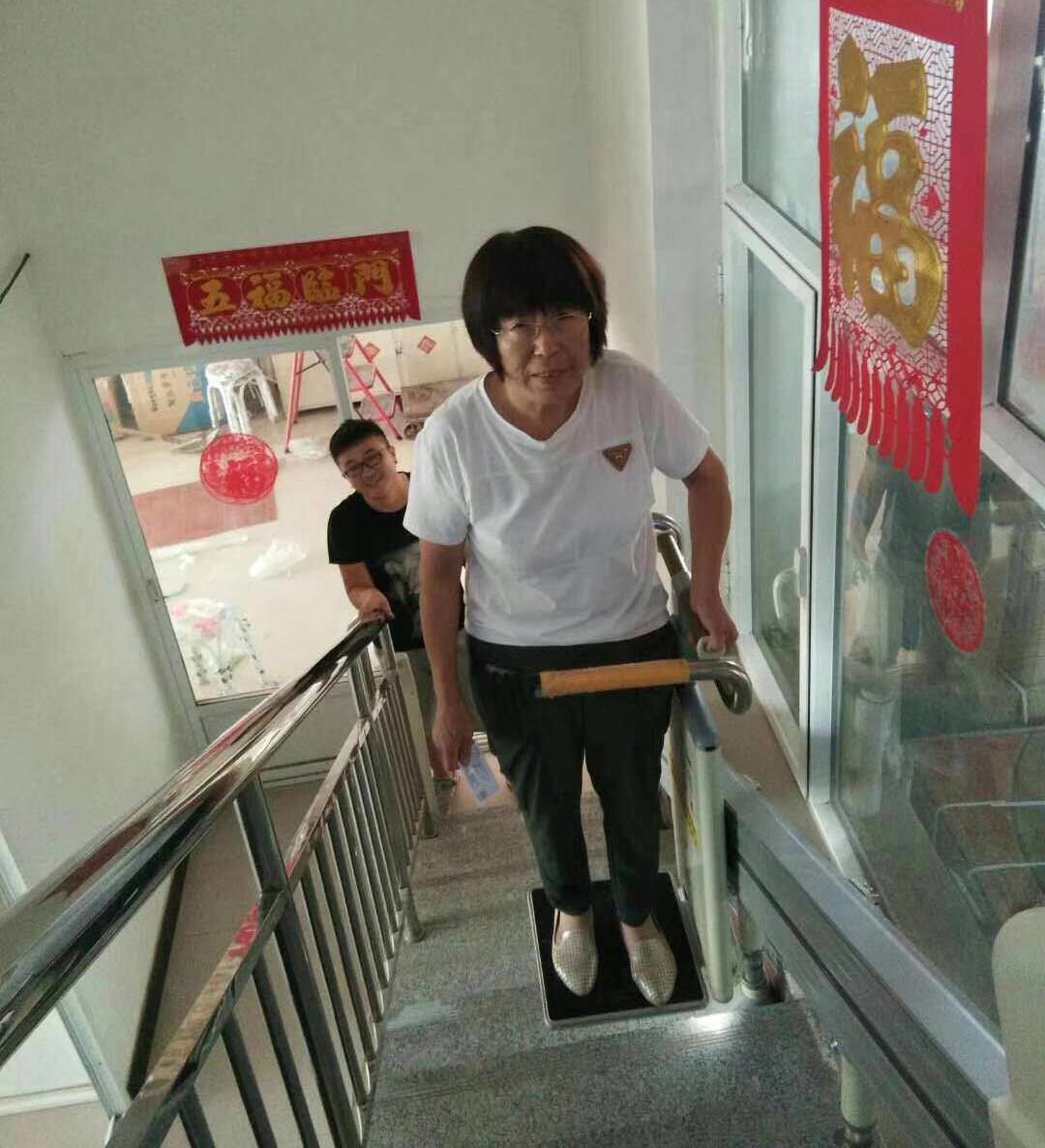 分段式斜掛升降平臺