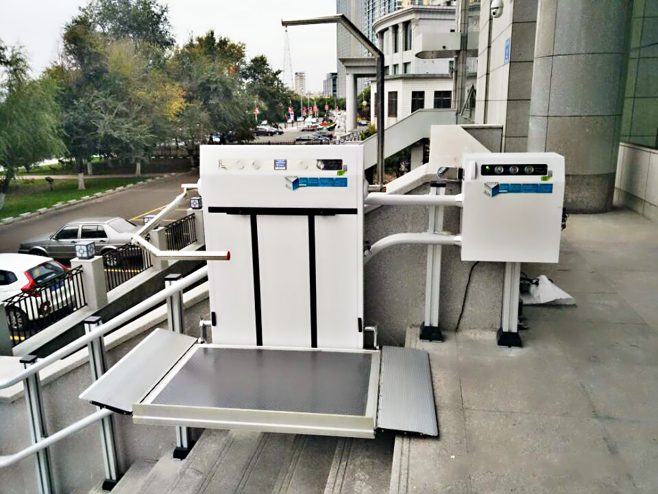 斜掛式輪椅升降平臺(tái)